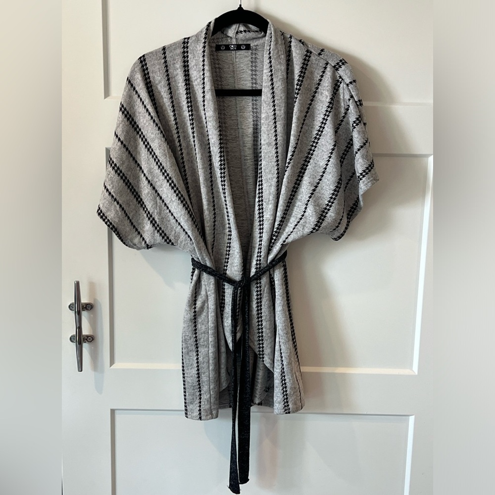 Coin 1804 grey vest with tie. Super soft fabric. Very cute.